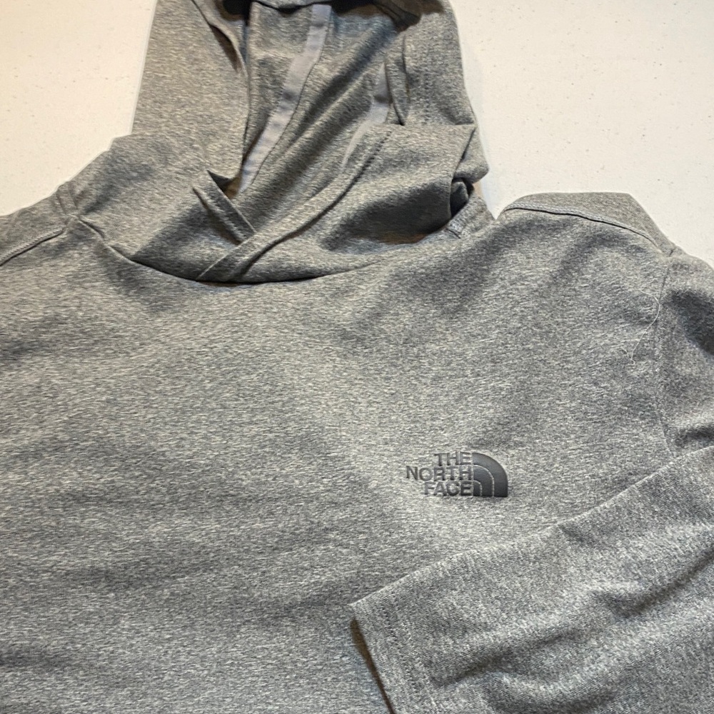 The North Face Heather Gray Pullover Man or Woman Size Large